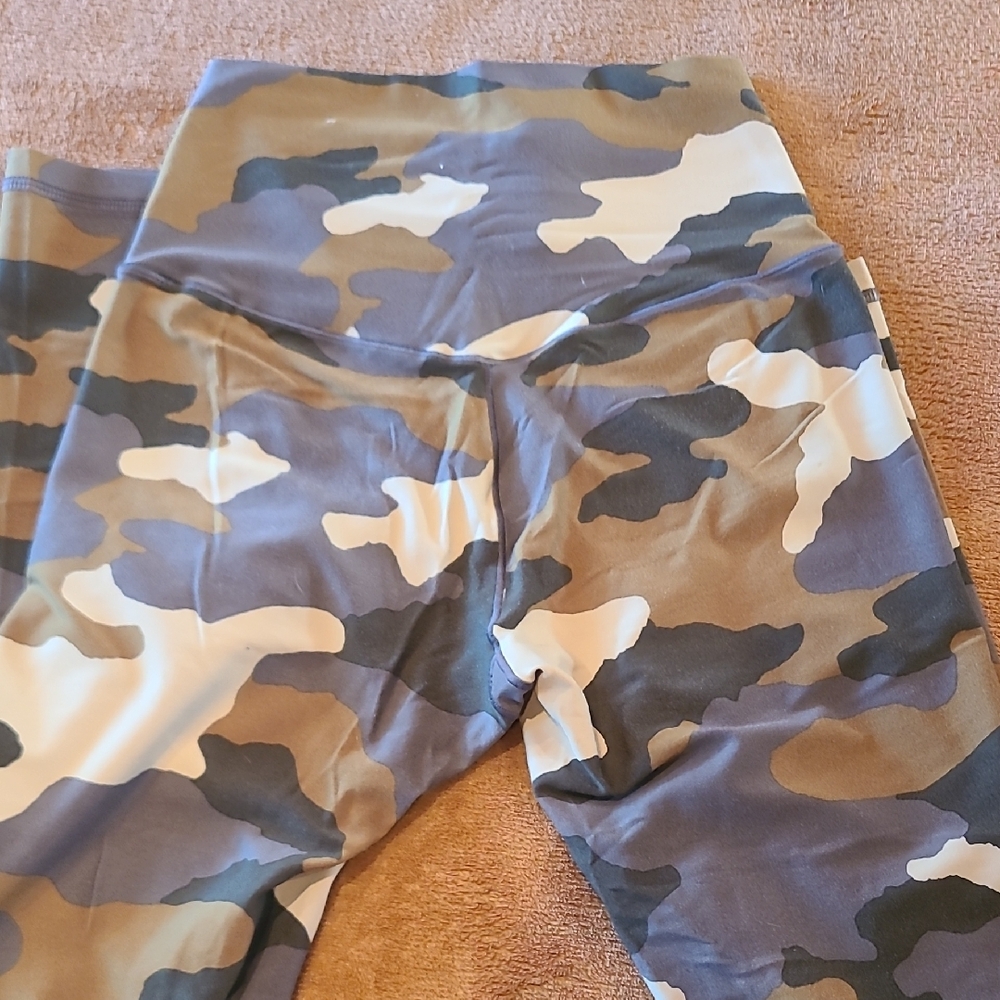 Women's Camouflage Leggings - Picture 6 of 6